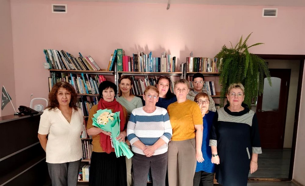 Личное поздравление ветерана библиотечного дела – Антонины Васильевны Агафоновой с 75-летием!