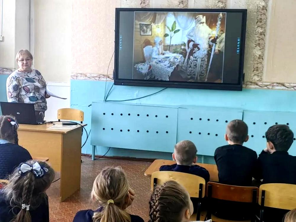 Час интересного сообщения «В гости к Деду Морозу»