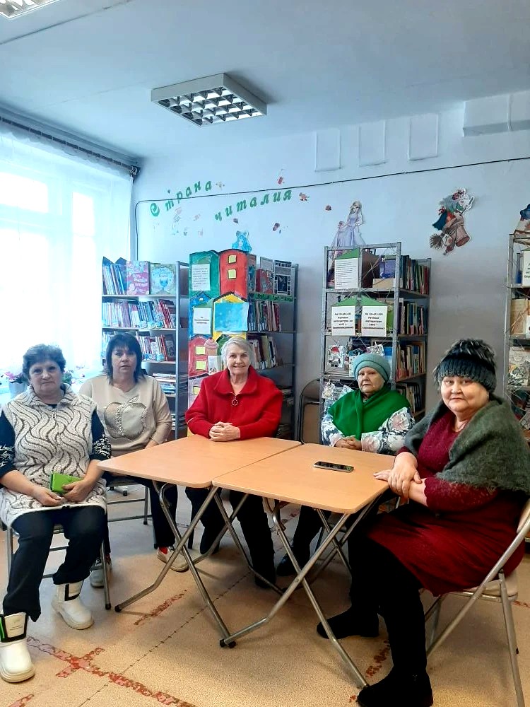 Музыкальный час «Мы эти песни знаем с детства»